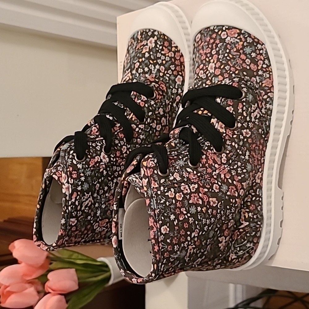 SO BRAND WOMENS JUNIOR BLACK FLORAL HIGH TOP LACED SNEAKERS SIZE 8